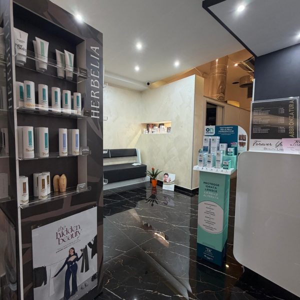 FOREVER YOUNG BEAUTY LAB (16)