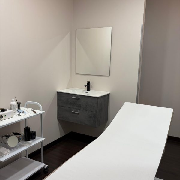 FOREVER YOUNG BEAUTY LAB (5)